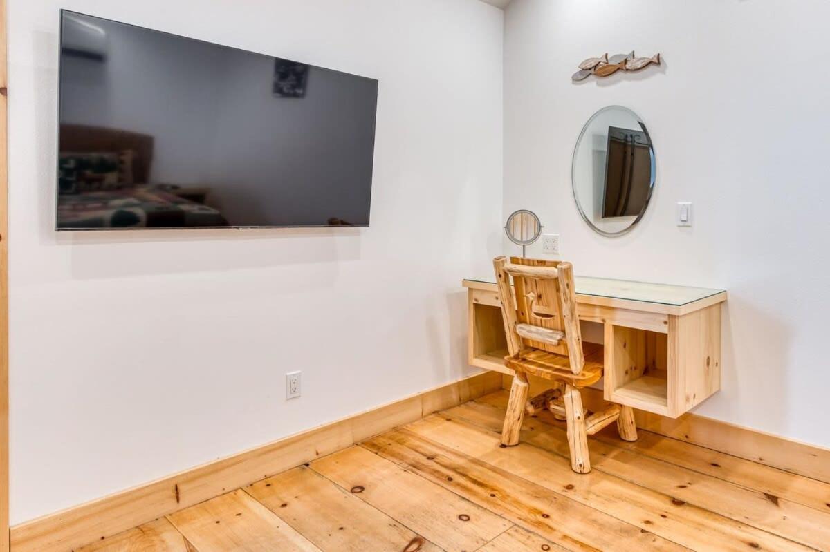 #3 Cottage Like Suite With Private Hot Tub Бас Лейк Екстериор снимка