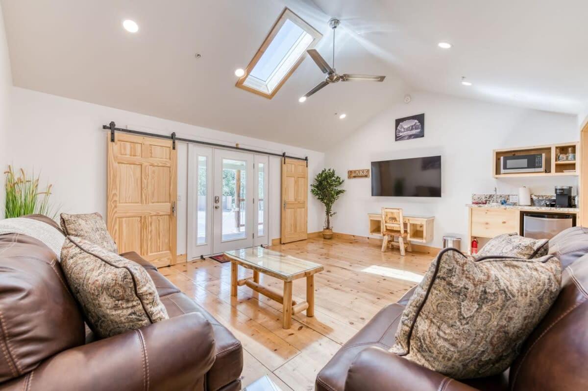 #3 Cottage Like Suite With Private Hot Tub Бас Лейк Екстериор снимка