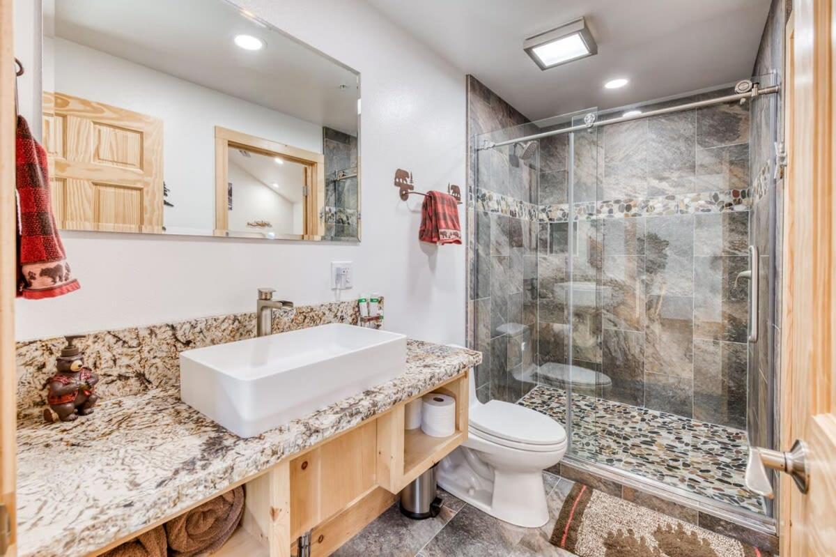 #3 Cottage Like Suite With Private Hot Tub Бас Лейк Екстериор снимка